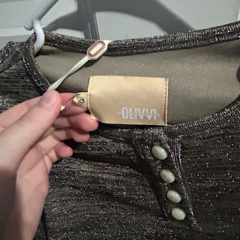 Olivvi gold top Size XS NWT - Picture 4 of 4